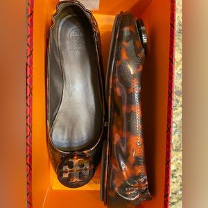 Tory Burch tortoise Minnie travel logo flats Sz 6 minor wear as pictured